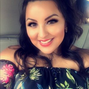 Meet your Posher, Julia